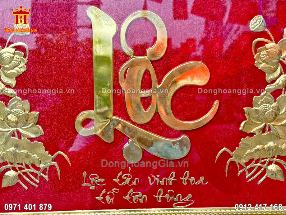 Các đường nét họa tiết được gò 3D truyền thống mang đến sự sinh động